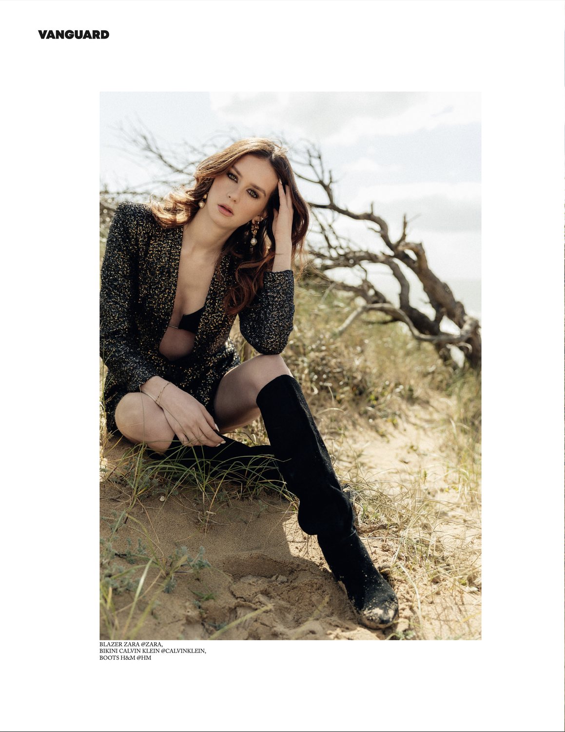 Page éditoriale Vanguard, maquillage pour un shooting dans les dunes