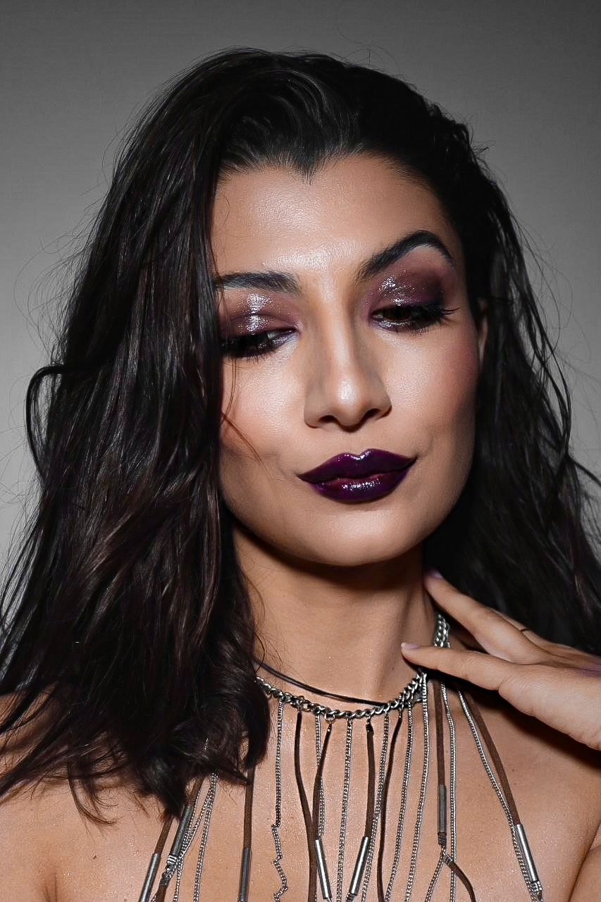 Maquillage éditorial lèvres violettes, création artistique
