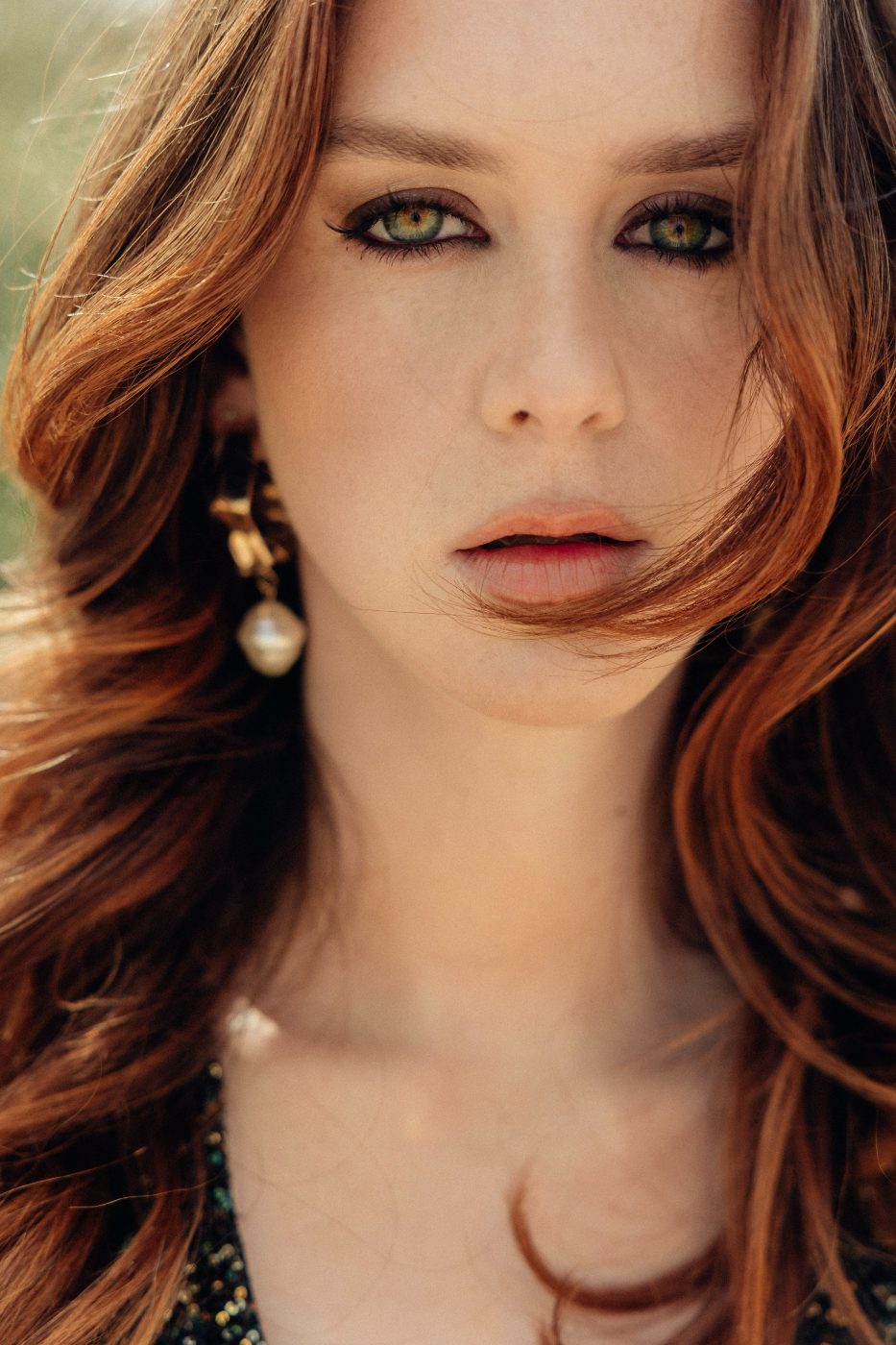 Gros plan maquillage beauté, modèle rousse